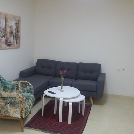 Sabba'S Apartment Kefar Sava Exteriör bild